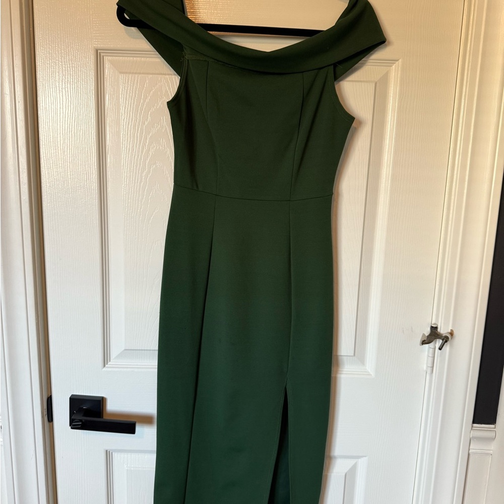 Windsor Forest Green Off-Shoulder Midi Dress